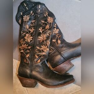 Twisted "X" stepping out, 16 inch boot